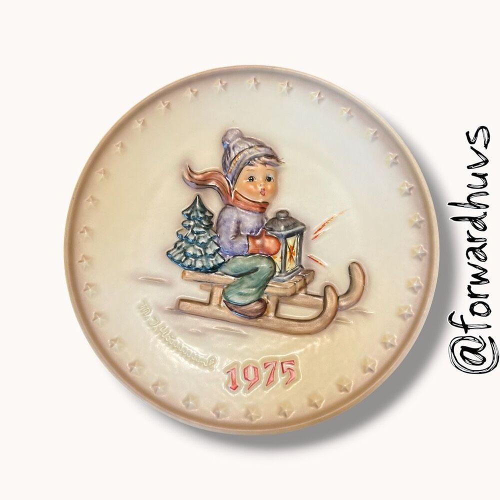 Goebel Hummel 1975 5th Annual Plate Winter Child Sled Lantern 7.5”